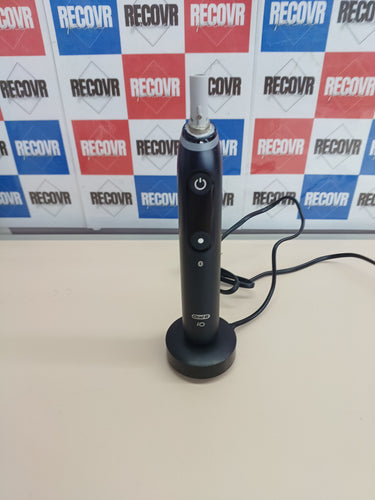 Cepillo eléctrico iO7N negro con funda Oral-B